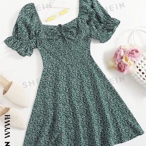 Emerald green puff sleeve dress